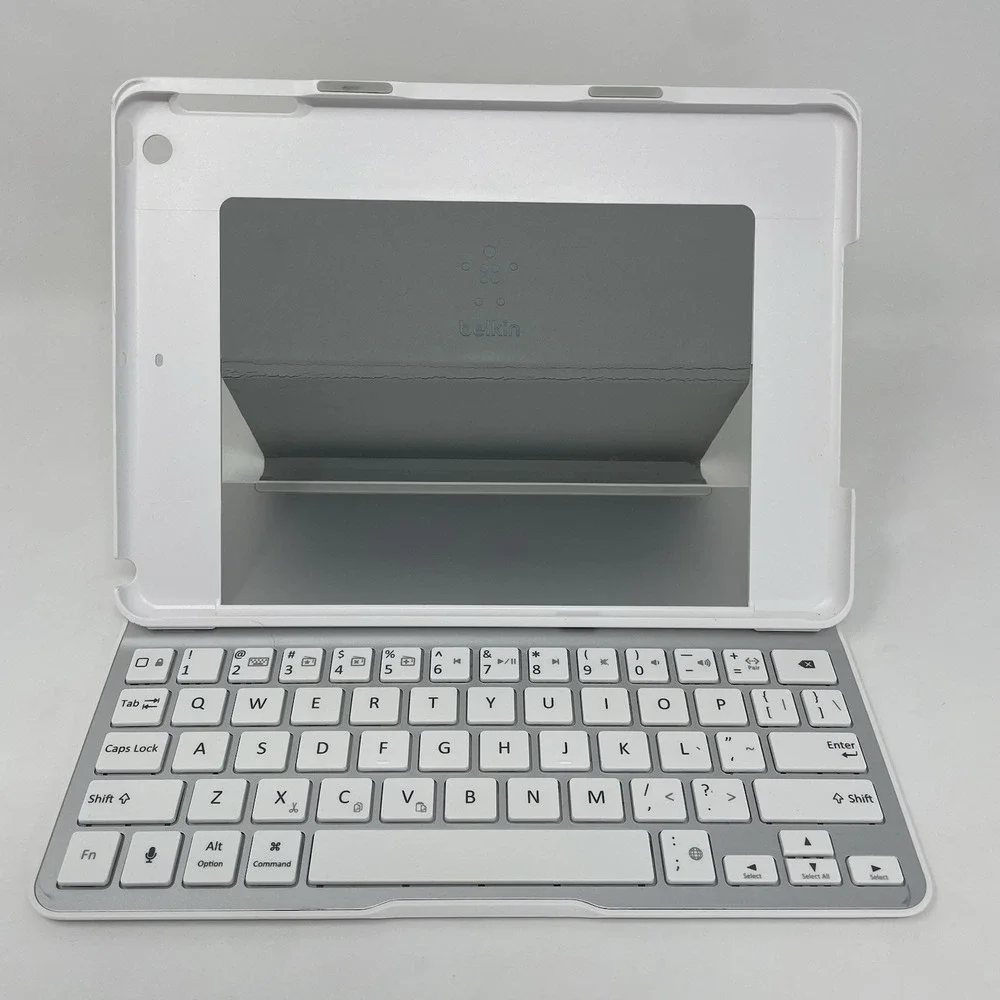 Apple iPad with White Bluetooth Keyboard Case